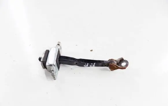 Hyundai i30 Front door check strap stopper