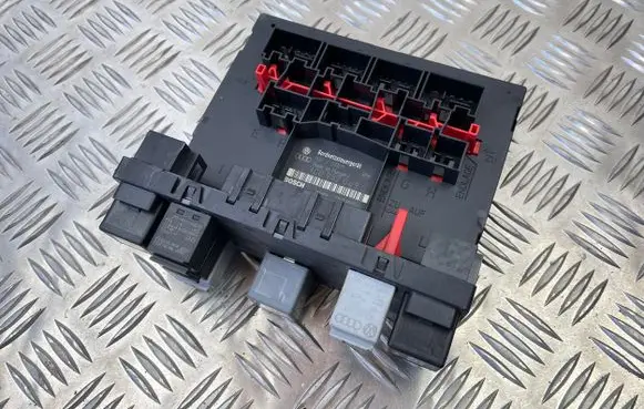 Volkswagen PASSAT B6 Other control units/modules 3C0937049J