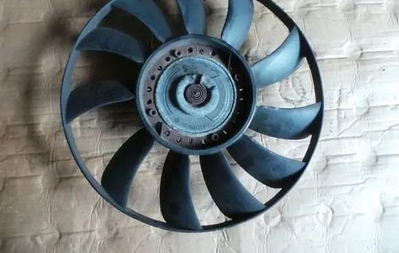 Volkswagen PASSAT B5.5 Viscous fan clutch 06B121347