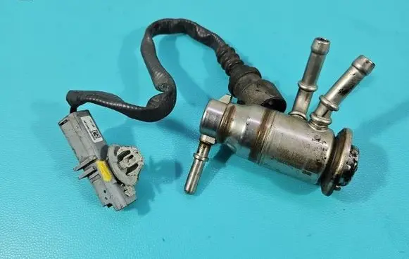 Renault Express Fuel injector 208995377R IMPRK1560405