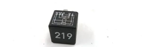 Volkswagen PASSAT B5 Other relay 443951253AA 899574000