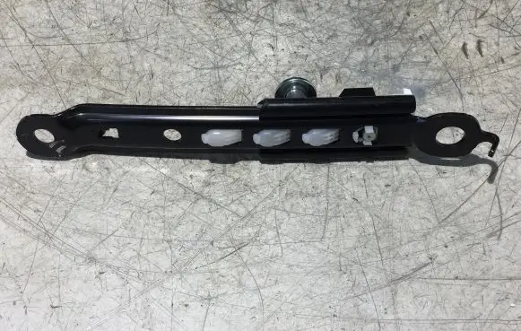 Toyota RAV 4 (XA50) Seat belt adjustment rail E563003