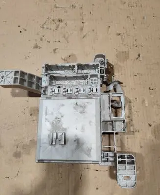 Toyota Land Cruiser (J120) Fuse box cover 03035A06