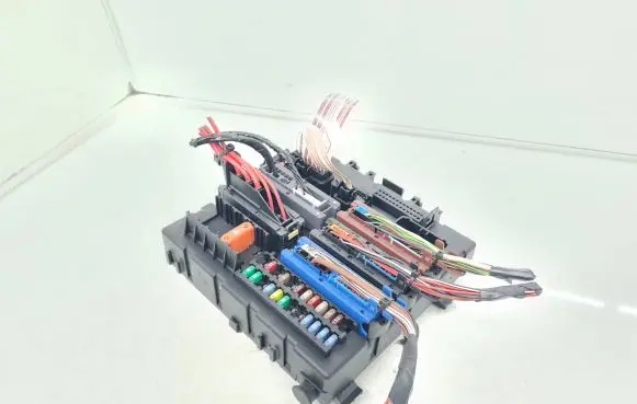 Opel Signum Fuse module 13205777 13136665 24438887