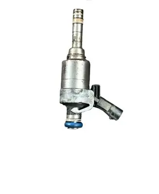 Volkswagen PASSAT CC Fuel injector 0261500024