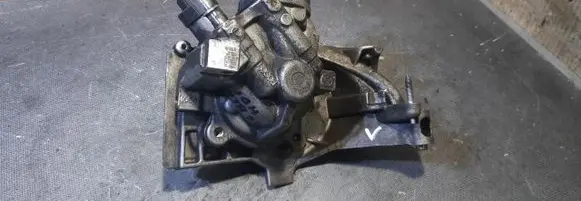 Peugeot 208 I Fuel injection high pressure pump 9811347380