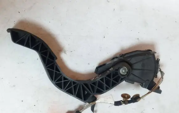 Volkswagen PASSAT B5 Accelerator throttle pedal 8D1721523 6PV00777007