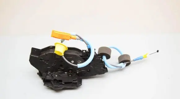 BMW 5 G60 G61 Front door lock 5A160C6