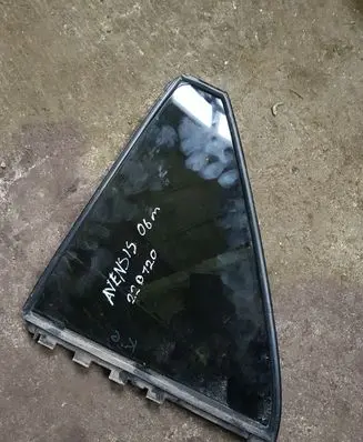Toyota Avensis T250 Rear side window