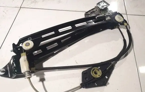 Volkswagen PASSAT CC Sliding door window regulator with motor 95284910
