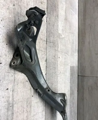 Fender mounting bracket