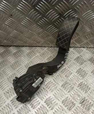 Audi A6 S6 C5 4B Accelerator throttle pedal 8D1721523