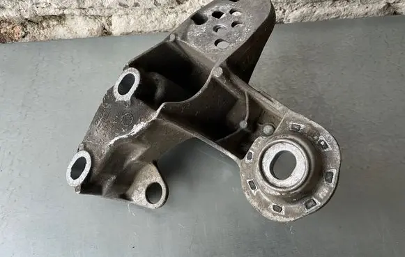 Audi A4 S4 B6 8E 8H Engine mounting bracket 8E0199351