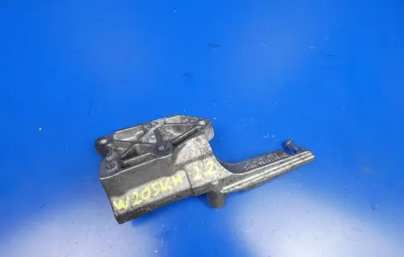 Mercedes-Benz C W205 Engine mounting bracket A6510940727