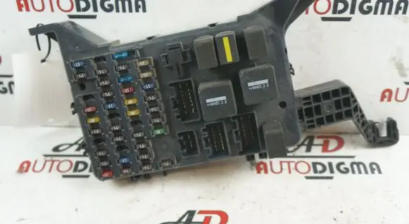 Ford Mondeo Mk III Fuse module 4S7T14A073AA