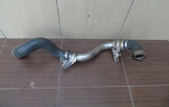 Renault Trafic III (X82) Intercooler hose/pipe