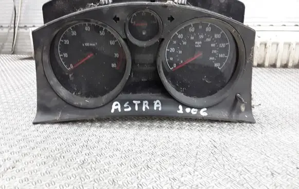 Opel Zafira B Speedometer (instrument cluster) 13216696