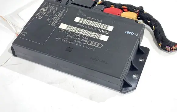 Audi A4 S4 B6 8E 8H Central body control module 8E0959433AQ