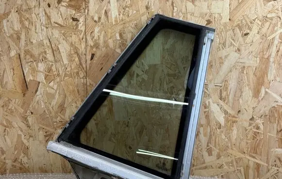 BMW 5 E39 Rear door window glass 43R001304