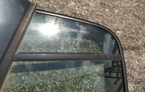 Renault Vel Satis Rear vent window glass 