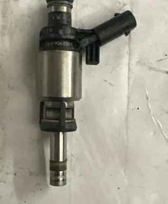 Volkswagen Scirocco Fuel injector 06H906036G