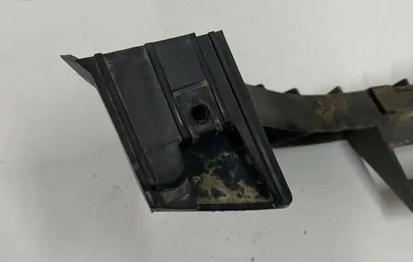 Skoda Superb B6 (3T) Rear bumper mounting bracket 3T9807863
