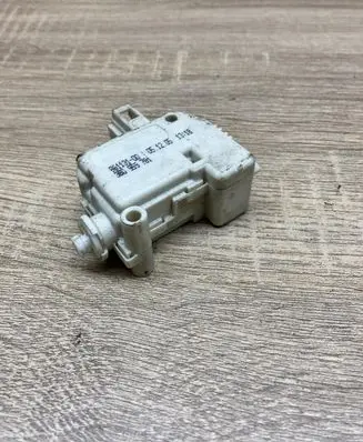 Volkswagen Golf IV Central locking motor 86113100