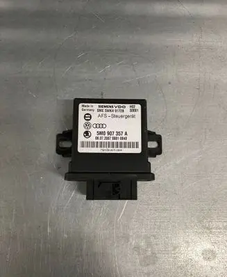 Volkswagen Touran I Light module LCM 5WK49172B 5M0907357A