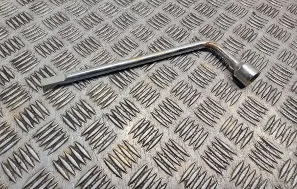 Toyota Yaris Wheel nut wrench 