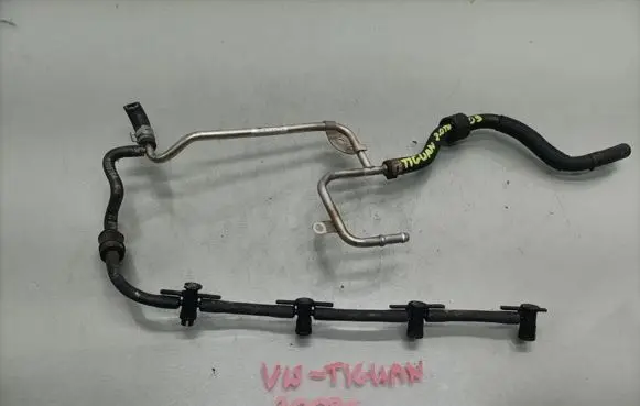 Volkswagen Tiguan Fuel return line/hose 