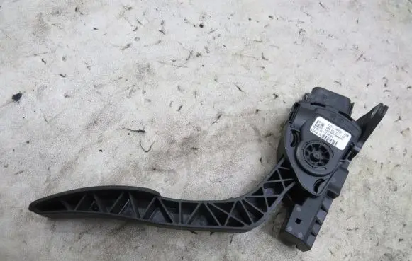 Ford Ecosport Accelerator throttle pedal GMAUTO4574097