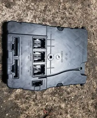 Renault Scenic II - Grand scenic II Fuse module 8200780021