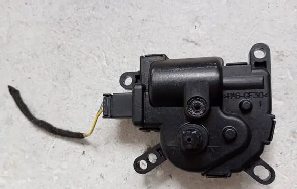Ford Mondeo Mk III Air flap motor/actuator 1S7H19B634CA