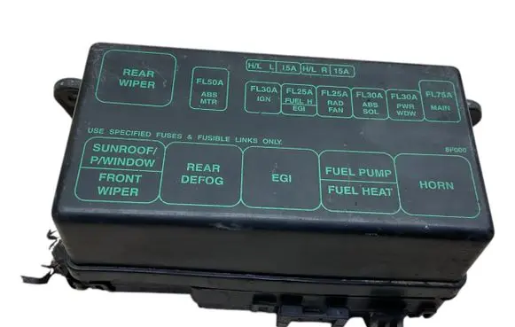 Nissan Terrano Fuse module 71543025 71543024