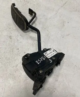 Accelerator throttle pedal