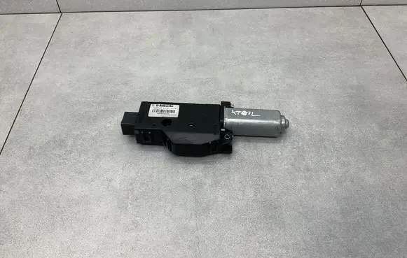 Nissan X-Trail T32 Sunroof motor/actuator NA32V05