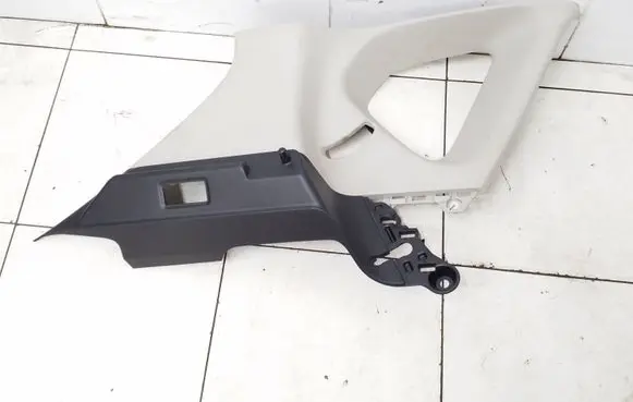 Nissan Pulsar (D)pillar trim (top) 769313zl0a 769353zl0a