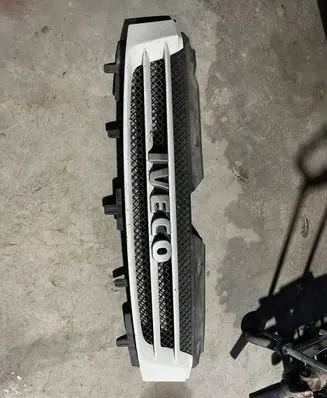 Iveco Daily 35 - 40.10 Front bumper upper radiator grill 38028010105