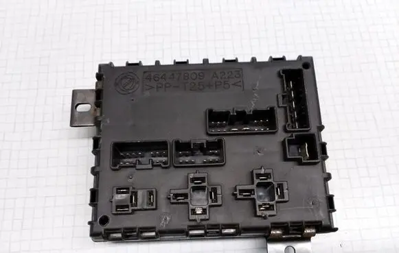 Alfa Romeo 156 Fuse module 46447809 46447809A223