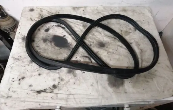 Volvo XC90 Front door rubber seal
