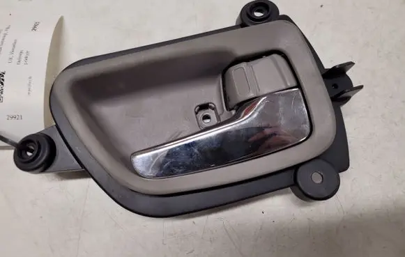 Mitsubishi Grandis Front door interior handle MN105360