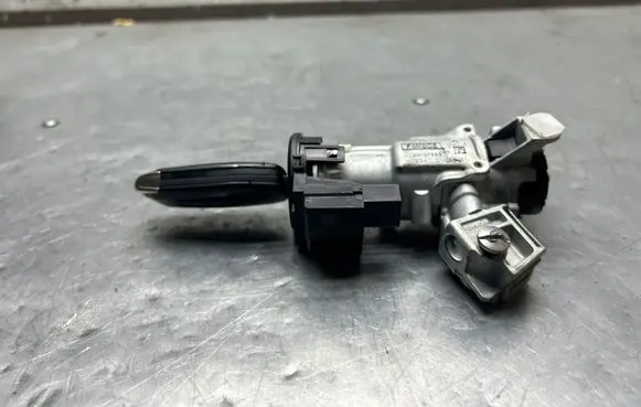 Ford Fiesta Ignition lock H1BC3F880 00566247 ZAAT4001