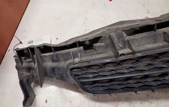 Toyota Auris 150 Front bumper upper radiator grill 5311102390