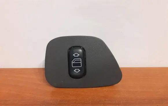 Mercedes-Benz E W210 Electric window control switch 2108200510