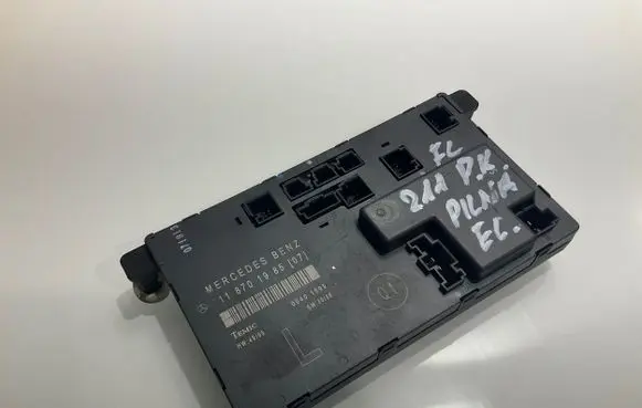 Mercedes-Benz E W211 Door control unit/module 2118701985 00401599 A2118701985