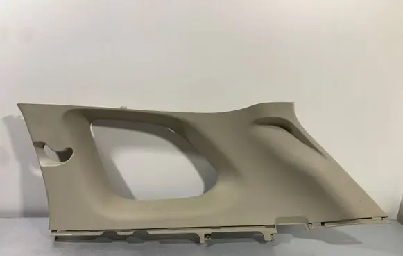 Mitsubishi Outlander (D)pillar trim (top) 7230A692