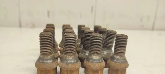 Peugeot 108 Nuts/bolts 
