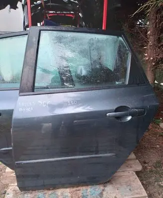 Mazda 3 I Rear door
