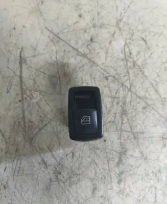 Mercedes-Benz B W245 Electric window control switch A1698205210 03128250