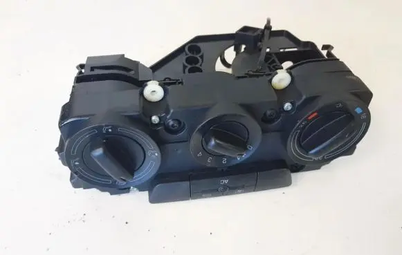 Skoda Octavia Mk2 (1Z) Climate control unit
